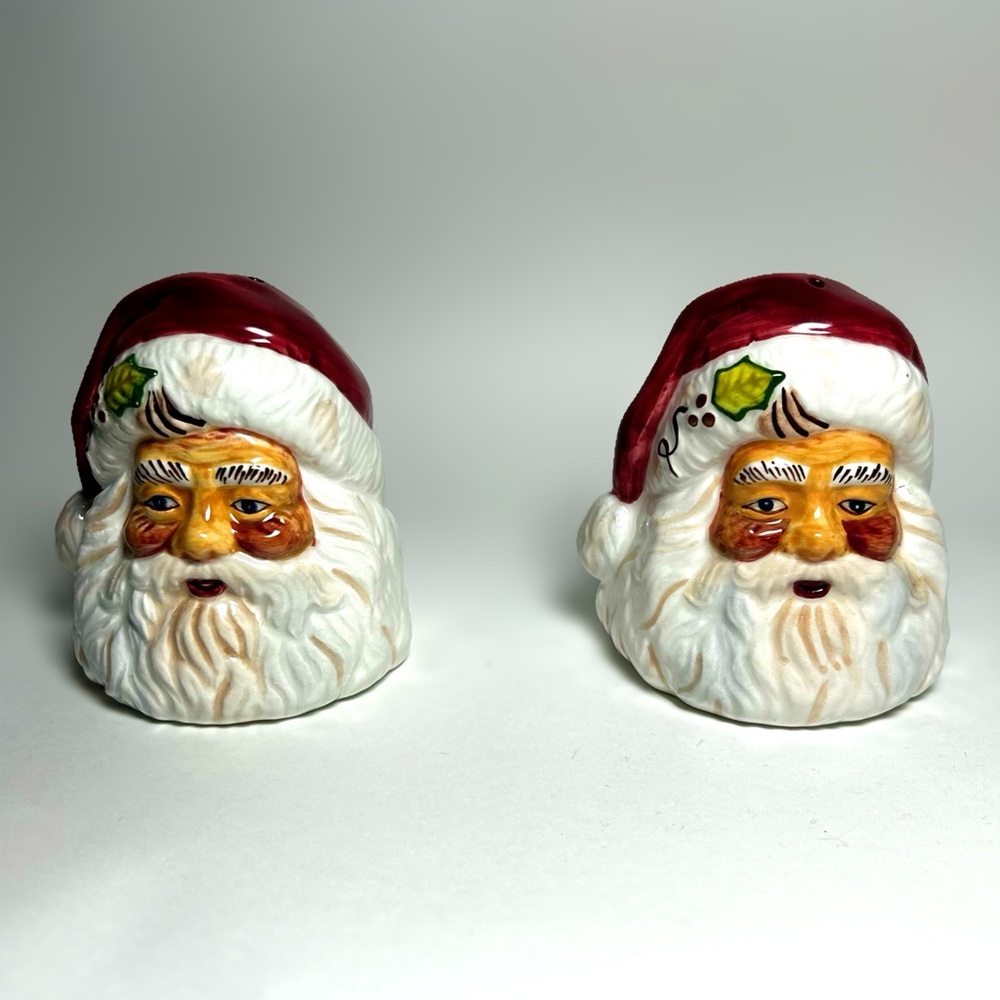 Vintage Christmas Santa Claus Salt And Pepper Shaker Hand Painted Holiday Decor